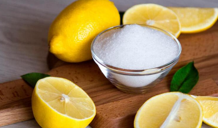 Axit citric là một axit hữu cơ, có chứa nhiều trong các loại rau củ và hoa quả
