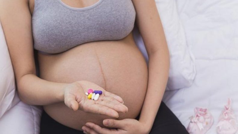 Đang mang thai nên cẩn thận khi sử dụng thuốc