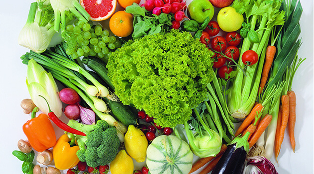 Rau xanh và trái cây giúp ngăn ngừa u xơ tử cung cũng như sự phát triển của khối u