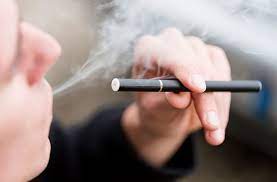 Hít nhiều khói thuốc lá ảnh hưởng đến sức khỏe và gây ra thoát vị đĩa đệm