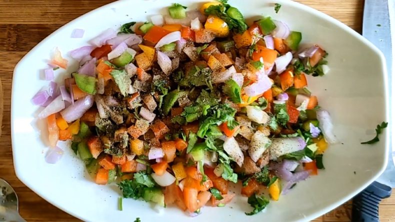 Thật bắt mắt thì chế biến món Salad dưa chuột lạ miệng thơm ngọt lại vừa giảm cân hiệu quả