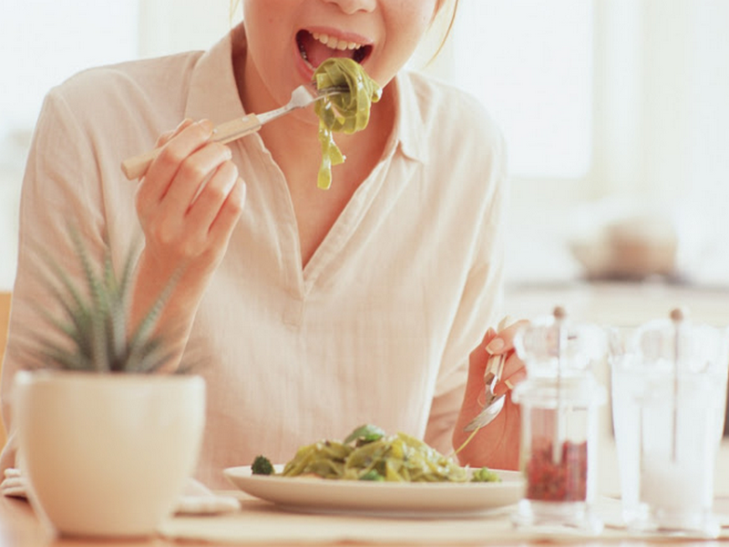 Ăn chậm, nhai kỹ có giúp bạn no lâu và tiêu hóa tốt.png